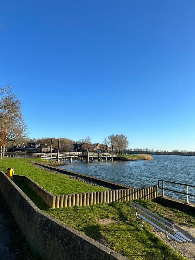 Studio Aan De Maas Apartment Zwijndrecht Bagian luar foto